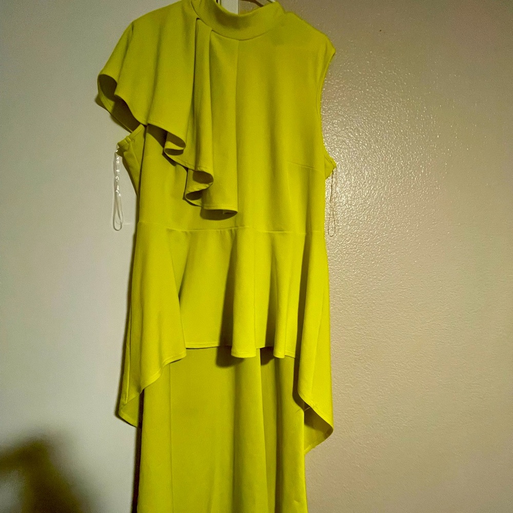 COPY - Super Cute Peplum Top W/ Long Back 26/28